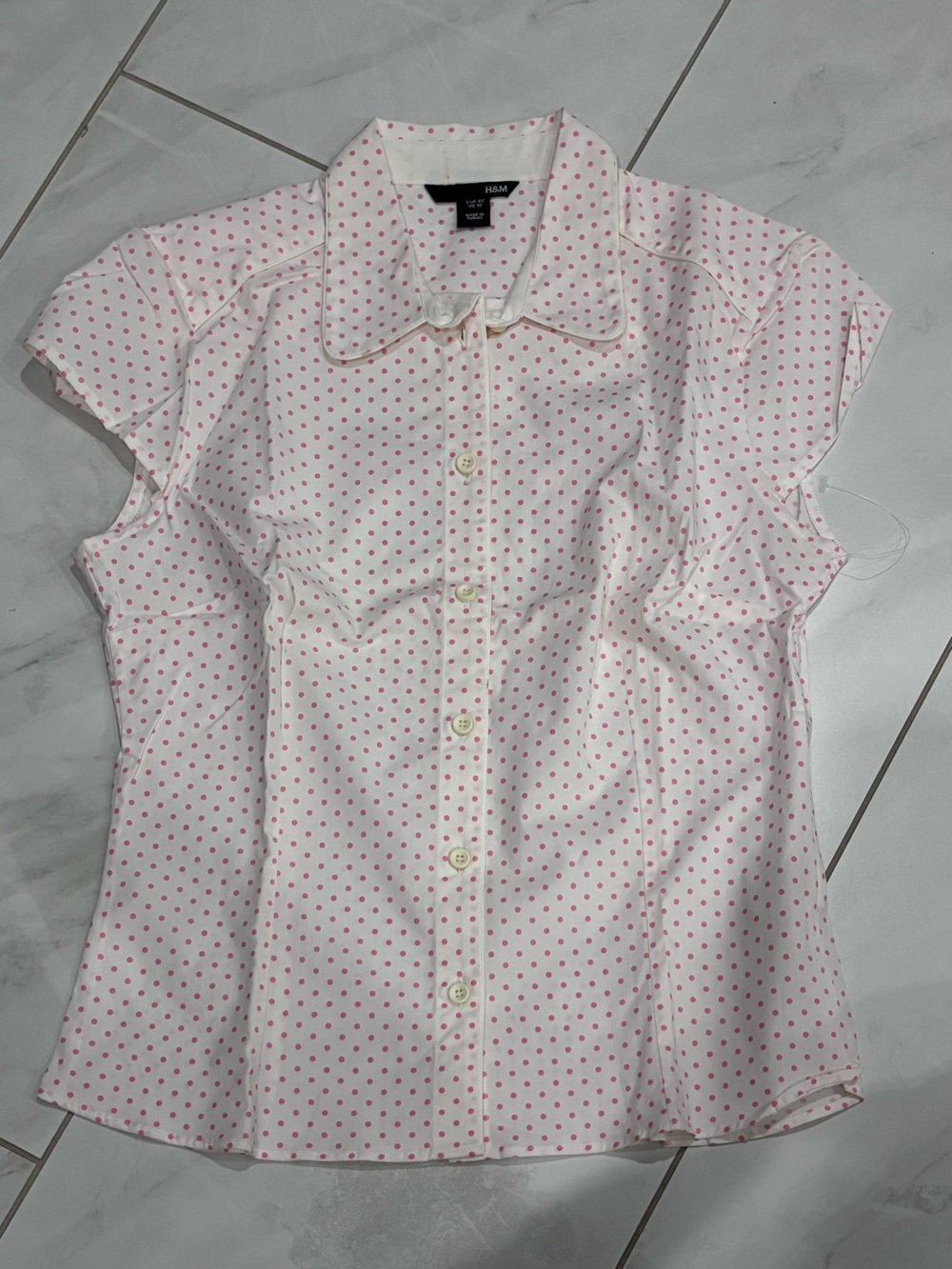 H&M White Button-Down Short Sleeve Top with Pink Polka Dots